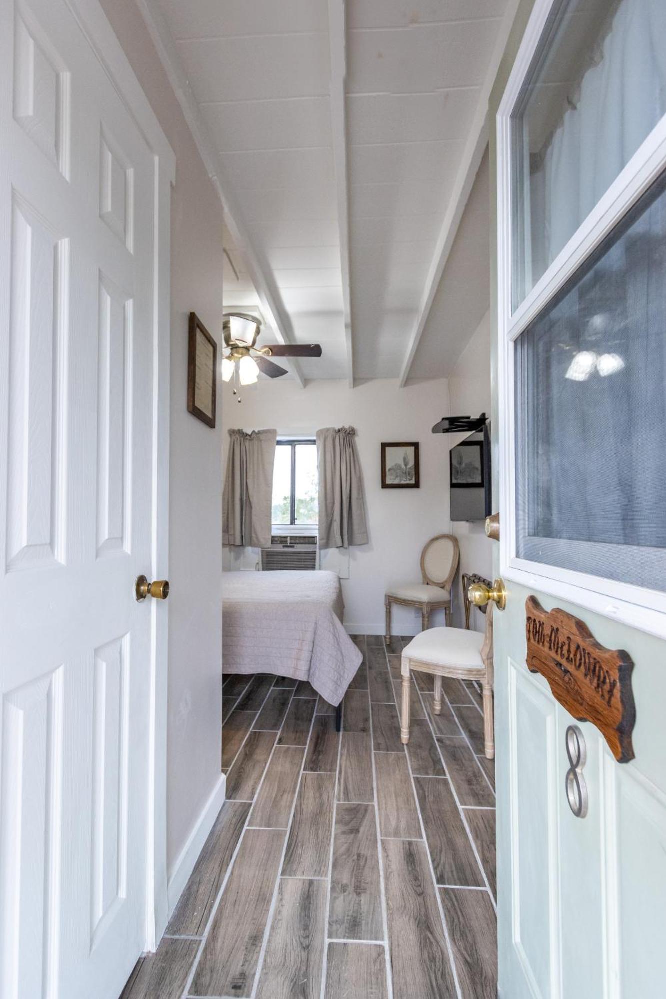 Sagebrush Inn Tombstone Szoba fotó A guest room at the Inn at the Opera